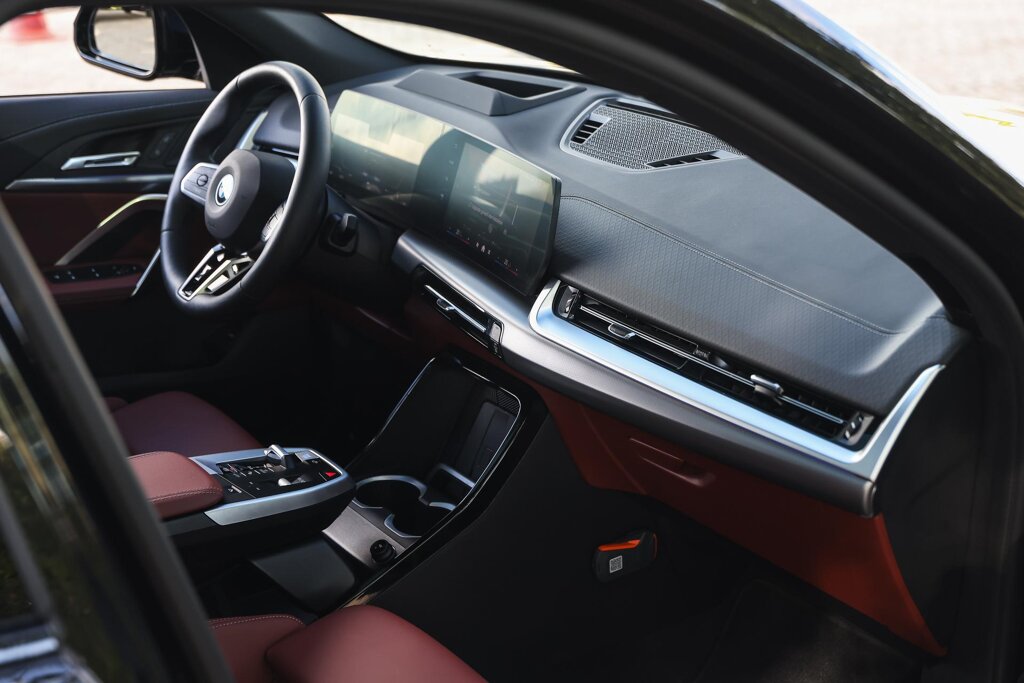 BMW iX2 11