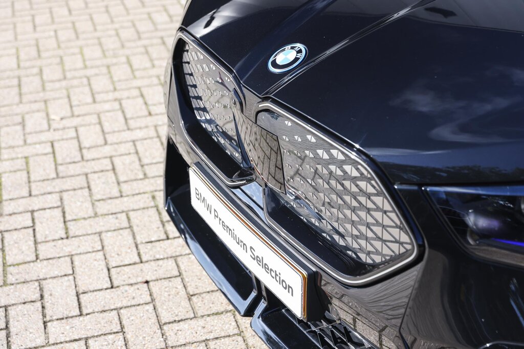 BMW iX2 26