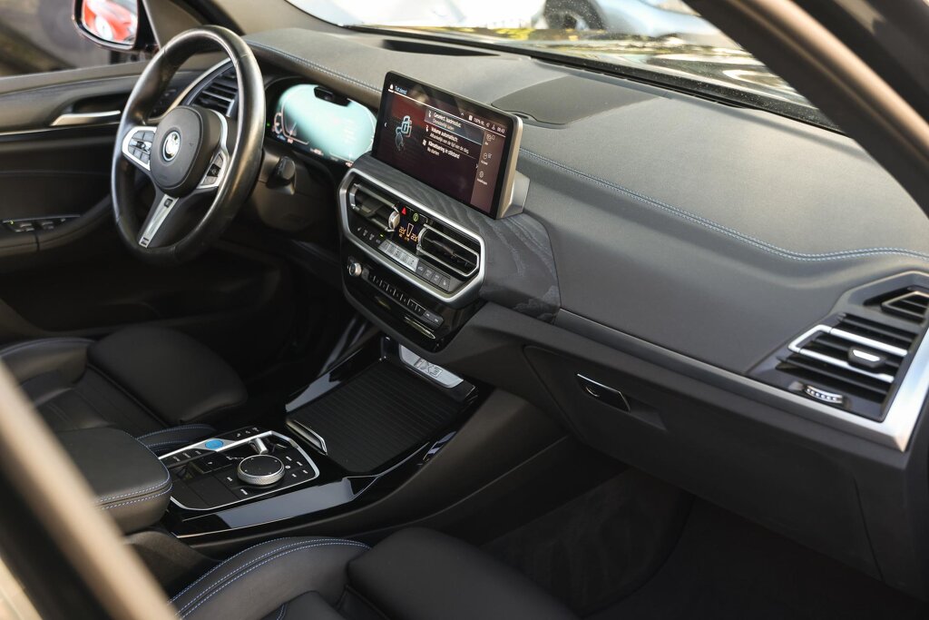 BMW iX3 12