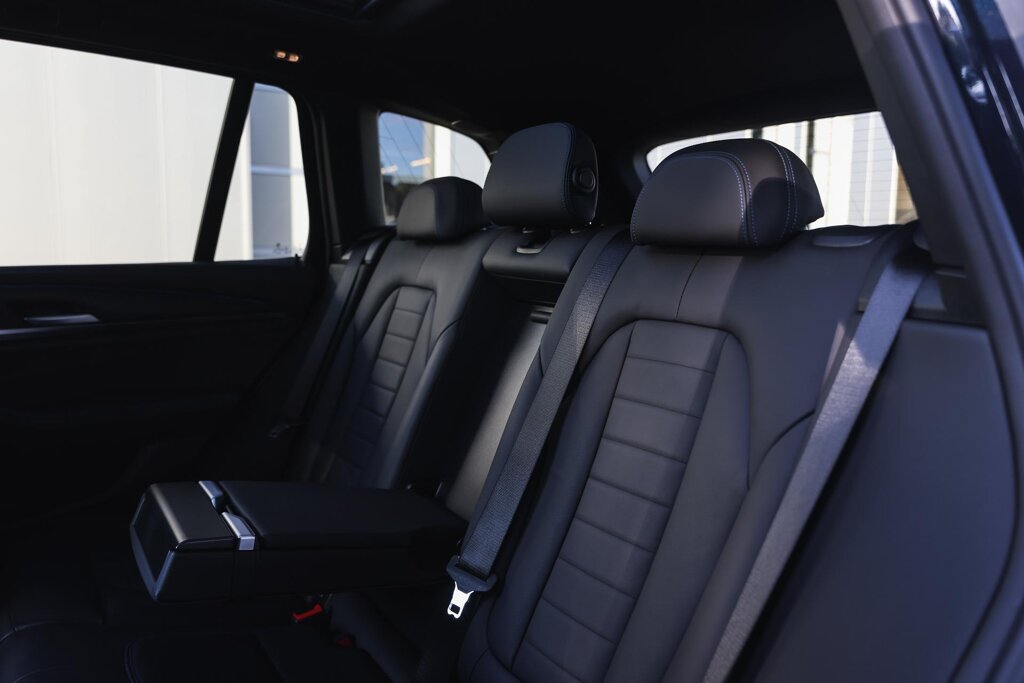 BMW iX3 14