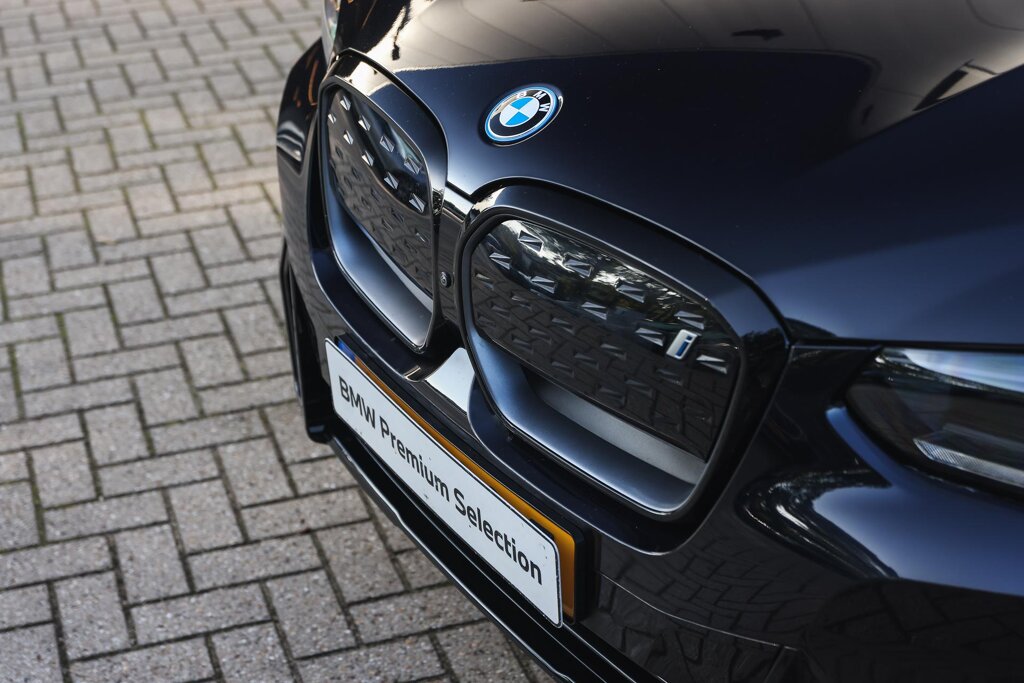 BMW iX3 32
