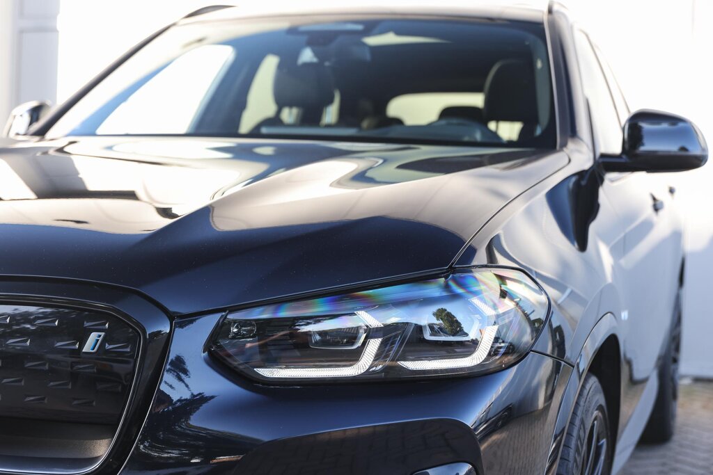 BMW iX3 33