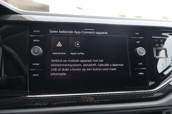 Apple Carplay/Android Auto Apple Carplay/Android Auto