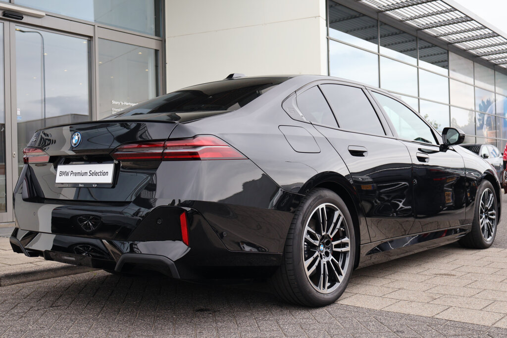 BMW i5 12