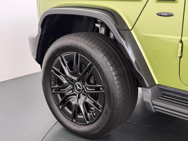 20" 10-spaaks lichtmetalen AMG-velgen, zilver/zwart, aërodynamisch geoptimaliseerd 20" 10-spaaks lichtmetalen AMG-velgen, zilver/zwart, aërodynamisch geoptimaliseerd