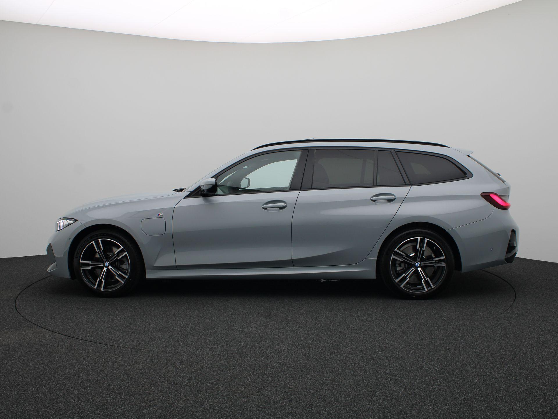 BMW 3 Serie Touring 330e - Afbeelding 4