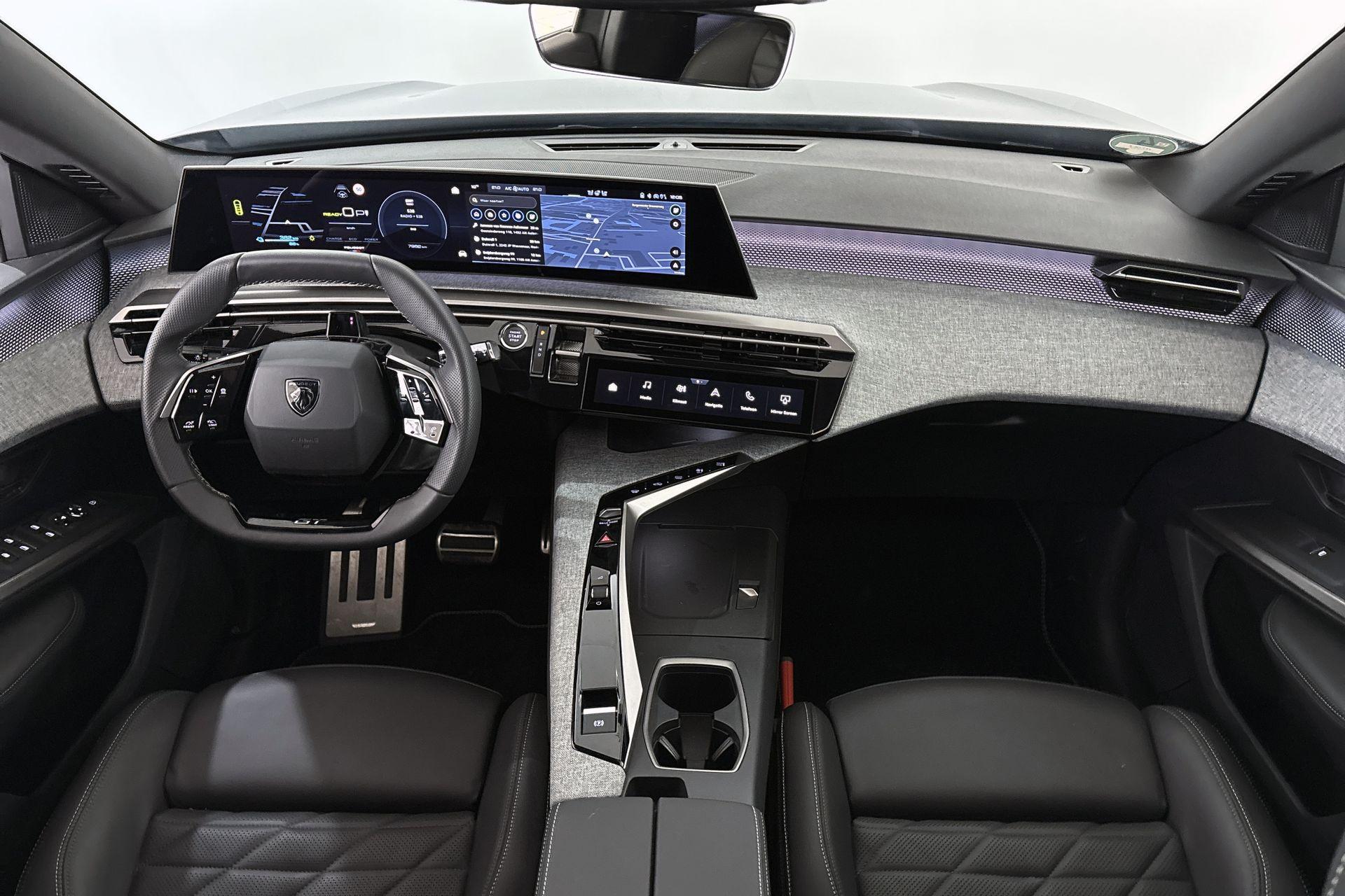Peugeot e-5008