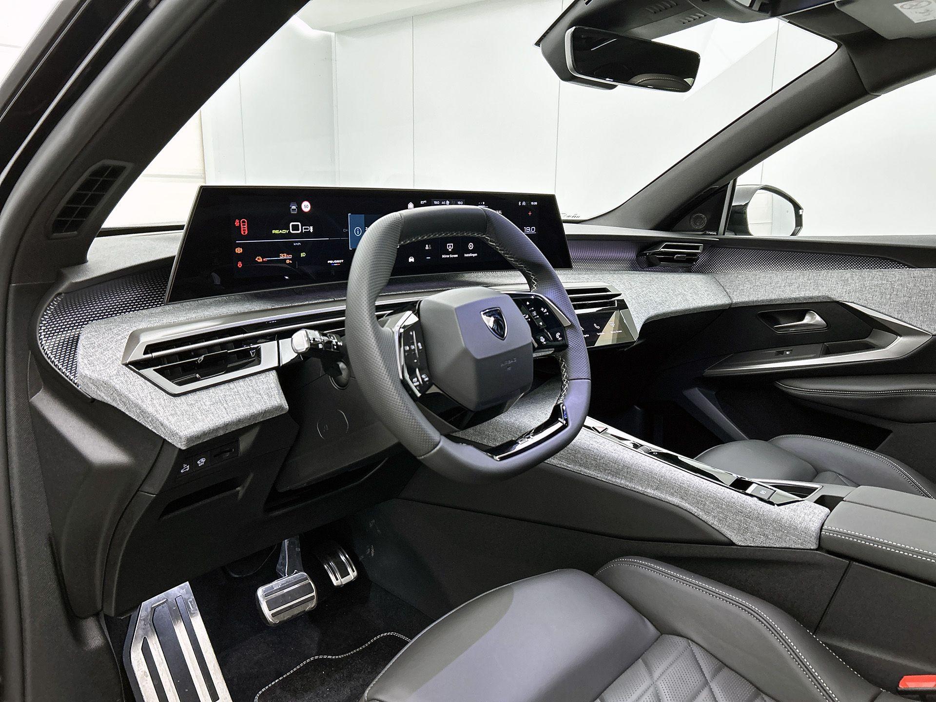 Peugeot e-3008