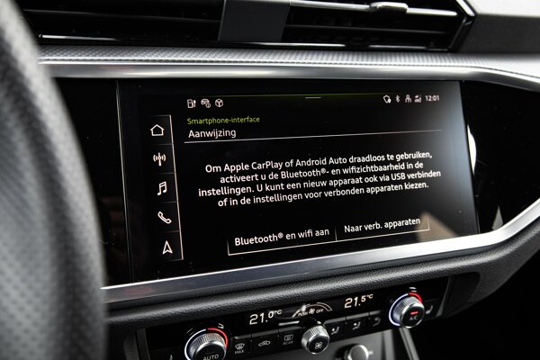Apple Carplay/Android Auto Apple Carplay/Android Auto