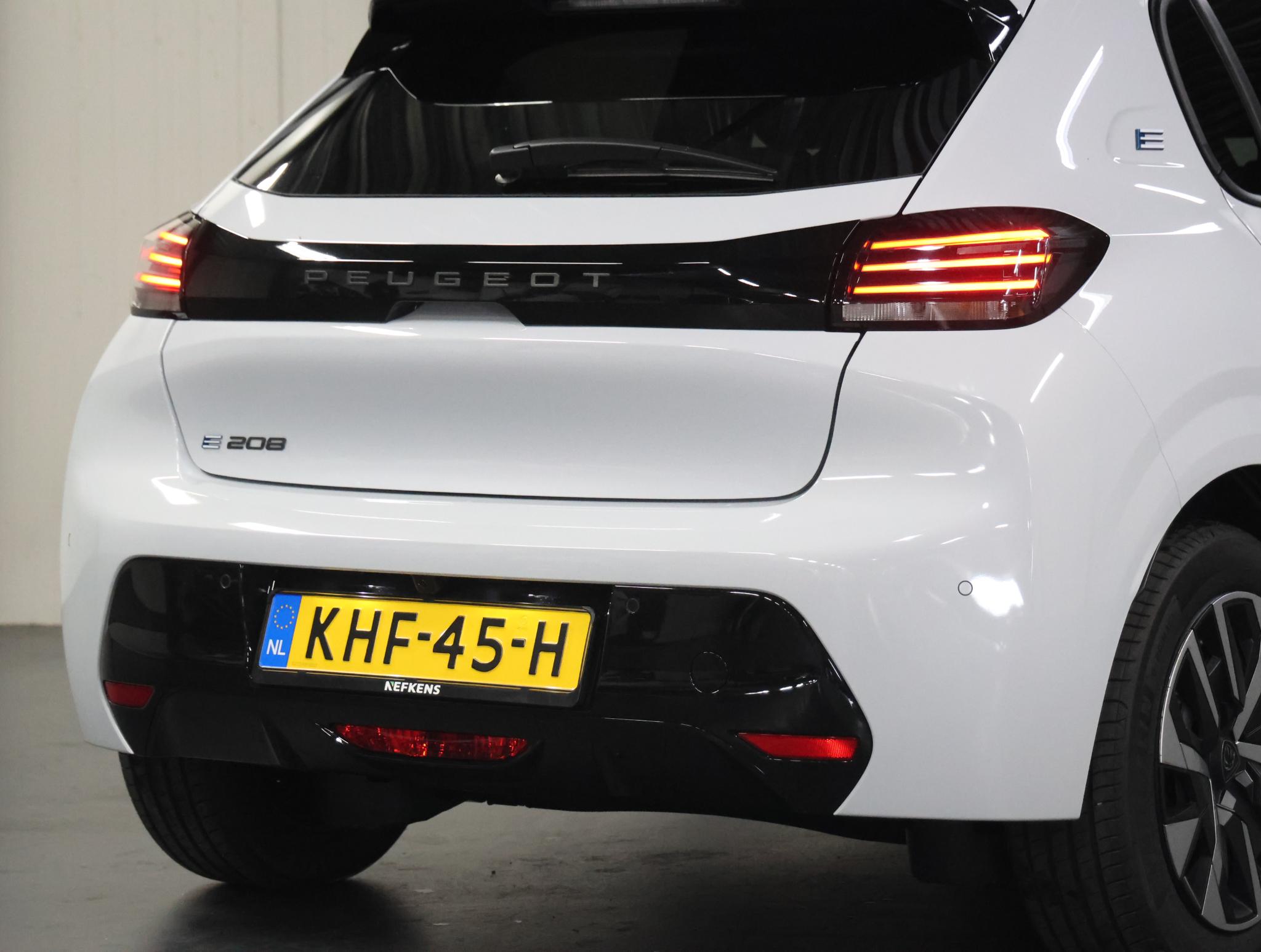 Peugeot e-208