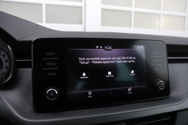 Apple Carplay/Android Auto Apple Carplay/Android Auto