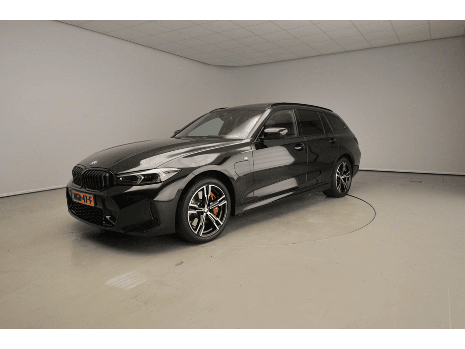 BMW 3 Serie Touring 330e - Afbeelding 1