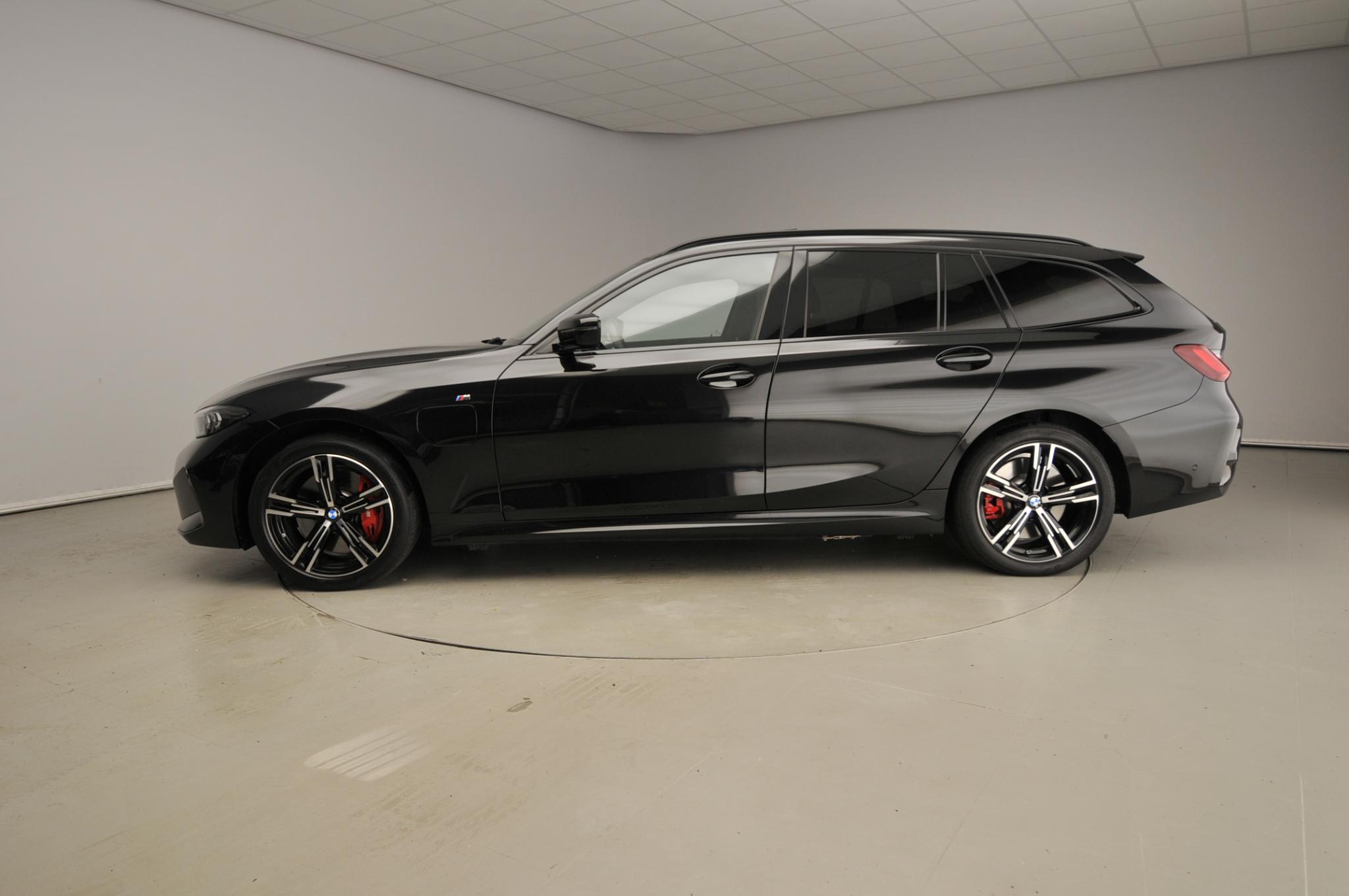 BMW 3 Serie Touring 330e - Afbeelding 2