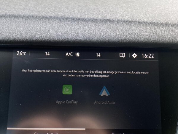 Apple Carplay/Android Auto Apple Carplay/Android Auto