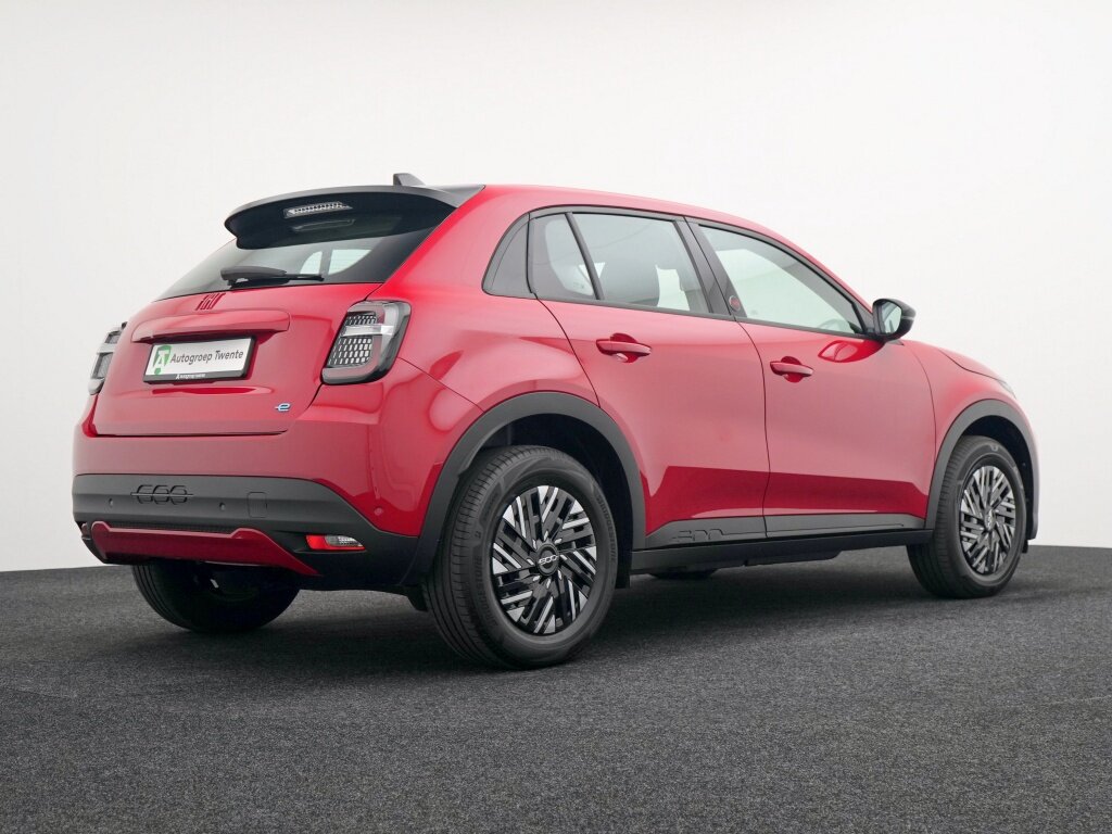 Fiat 600e RED 54 kWh | Private lease €489 p.m. - Afbeelding 2