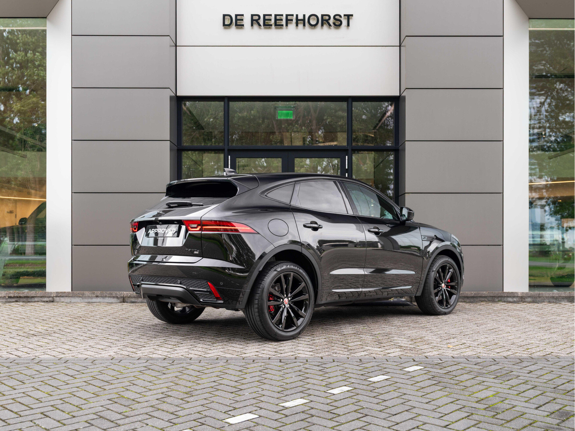 Jaguar E-PACE 1.5 P300e AWD R-Dynamic HSE - Afbeelding 2