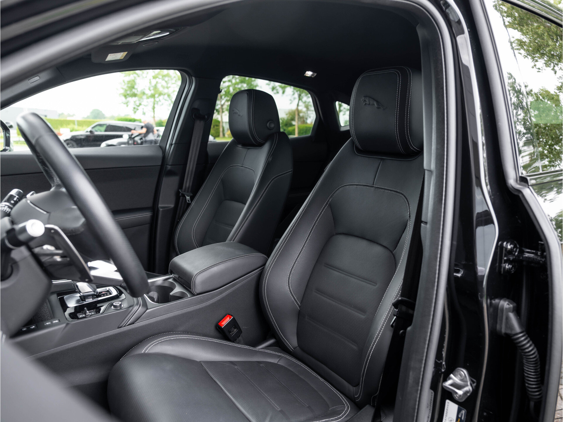Jaguar E-PACE 1.5 P300e AWD R-Dynamic HSE - Afbeelding 4