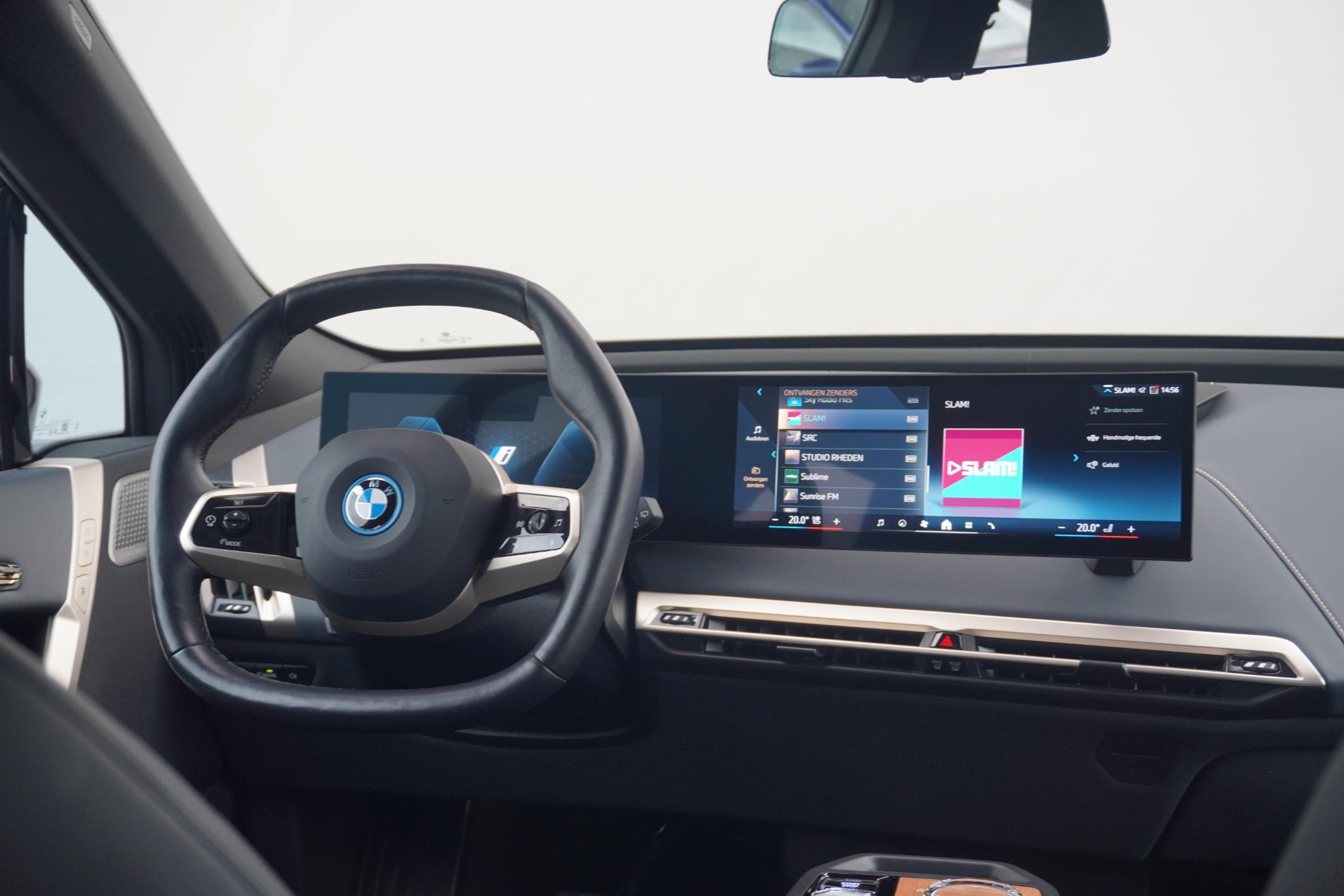 BMW iX