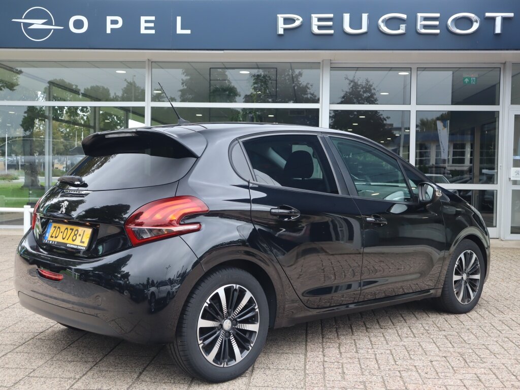 Peugeot 208 Signature PureTech 82pk, Rijklaarprijs, Navigatie Climate control CuiseControl AppleCarplay AndroidAuto - Afbeelding 4