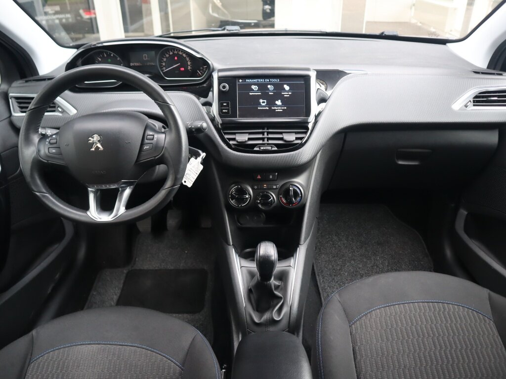 Peugeot 208 Signature PureTech 82pk, Rijklaarprijs, Navigatie Climate control CuiseControl AppleCarplay AndroidAuto - Afbeelding 5