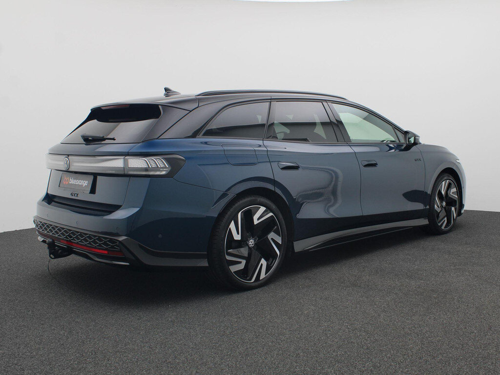 Volkswagen ID.7 Tourer GTX Limited Edition 86 kWh 340PK 4Motion Panoramadak, Trekhaak, Warmtepomp, Keyless, 360gr. Camera, 21" lichtmetalen velgen, Verwarmbare voorruit - Image 4
