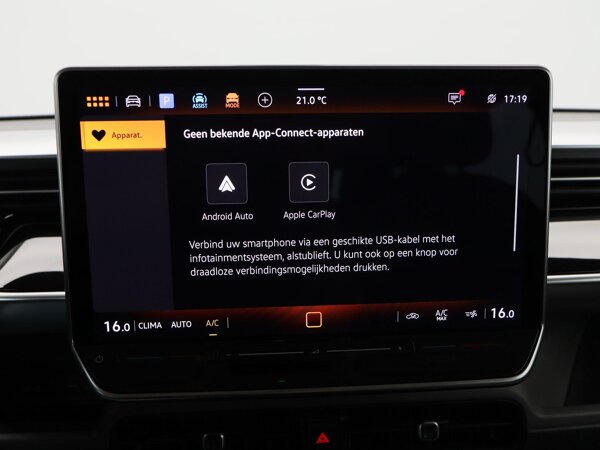 Apple Carplay/Android Auto Apple Carplay/Android Auto