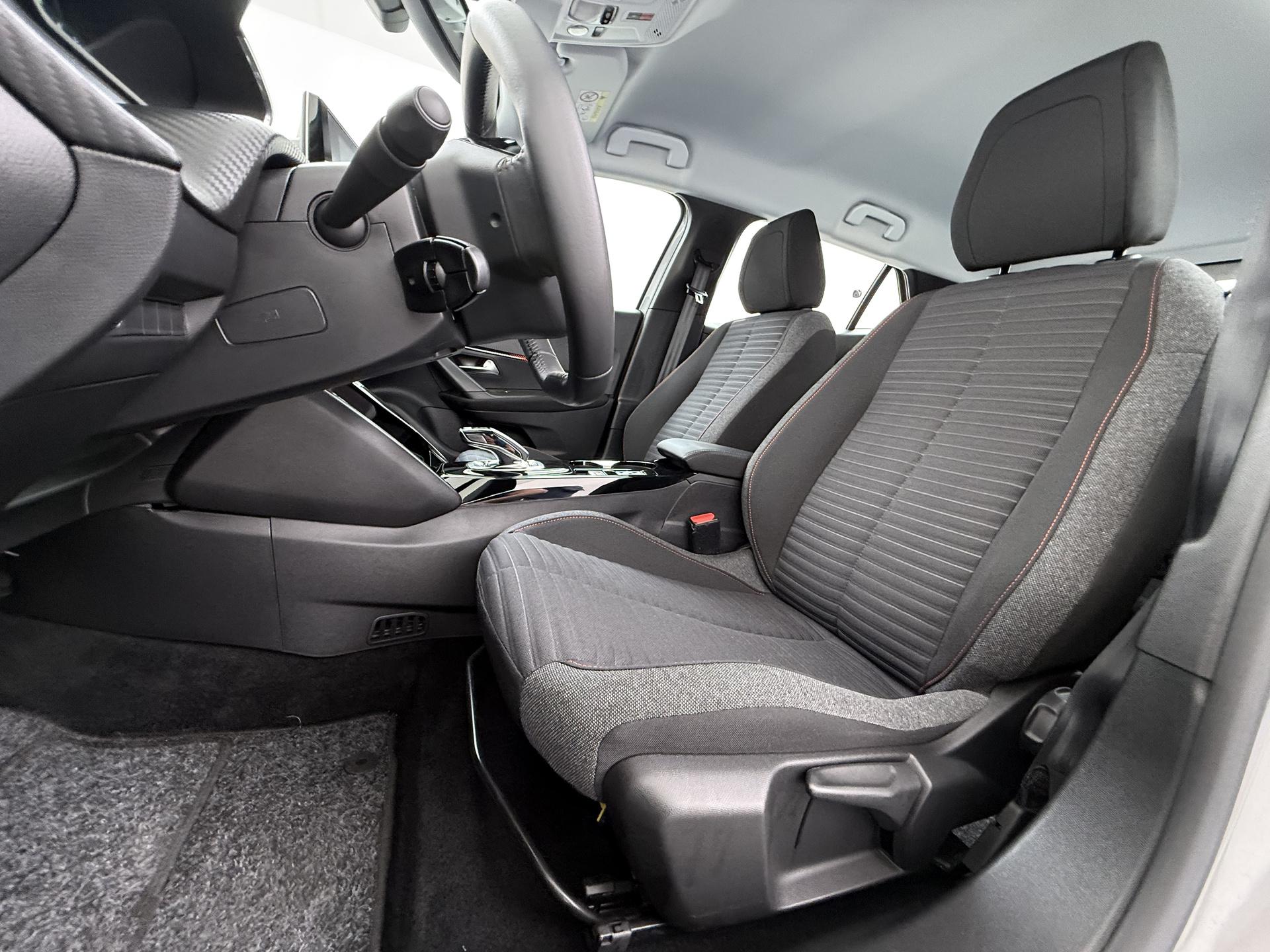 Peugeot e-2008