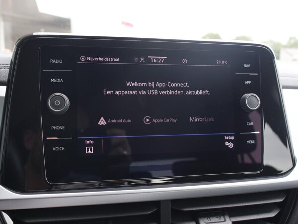 Apple Carplay/Android Auto Apple Carplay/Android Auto