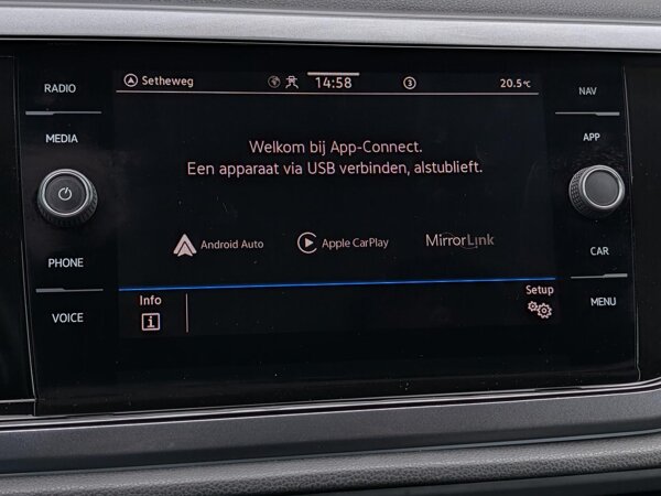 Apple Carplay/Android Auto Apple Carplay/Android Auto
