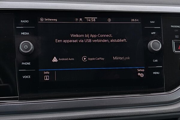 Apple Carplay/Android Auto Apple Carplay/Android Auto