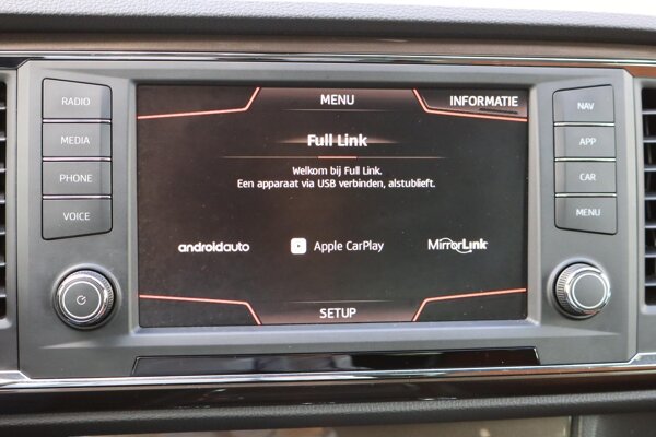Apple Carplay/Android Auto Apple Carplay/Android Auto