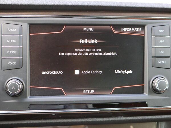 Apple Carplay/Android Auto Apple Carplay/Android Auto