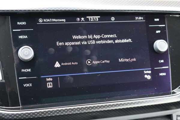 Apple Carplay/Android Auto Apple Carplay/Android Auto