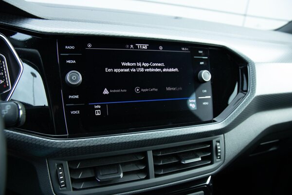 Apple Carplay/Android Auto Apple Carplay/Android Auto