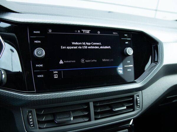Apple Carplay/Android Auto Apple Carplay/Android Auto