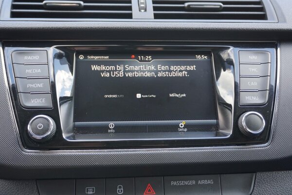 Apple Carplay/Android Auto Apple Carplay/Android Auto