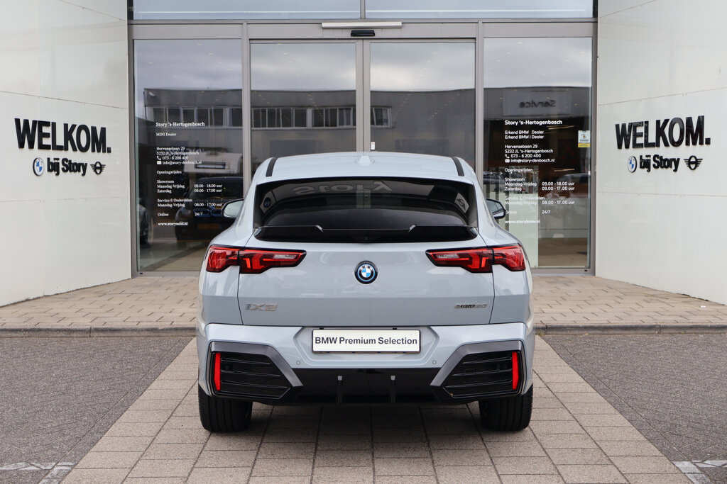 BMW iX2 10