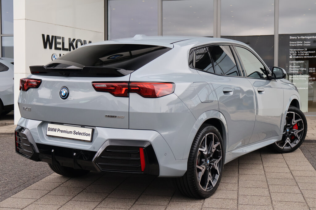 BMW iX2 11