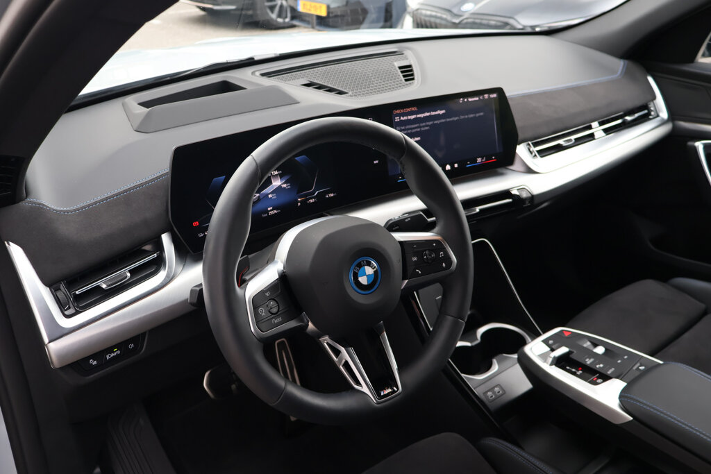 BMW iX2 15