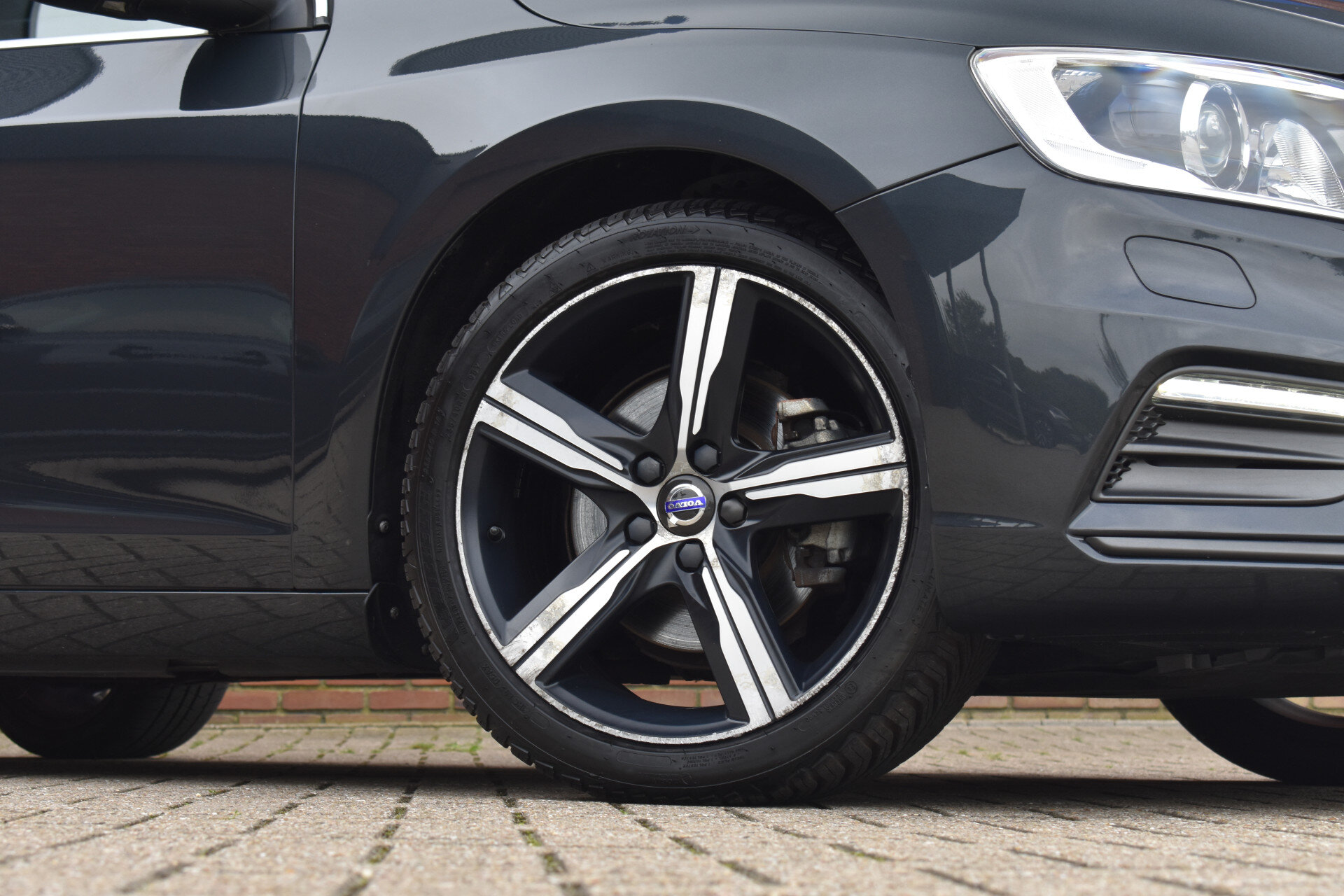 Volvo V60 T3 153PK R-Design Automaat - Afbeelding 3