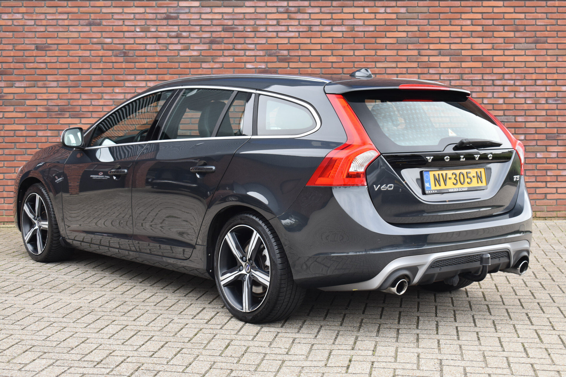 Volvo V60 T3 153PK R-Design Automaat - Afbeelding 4