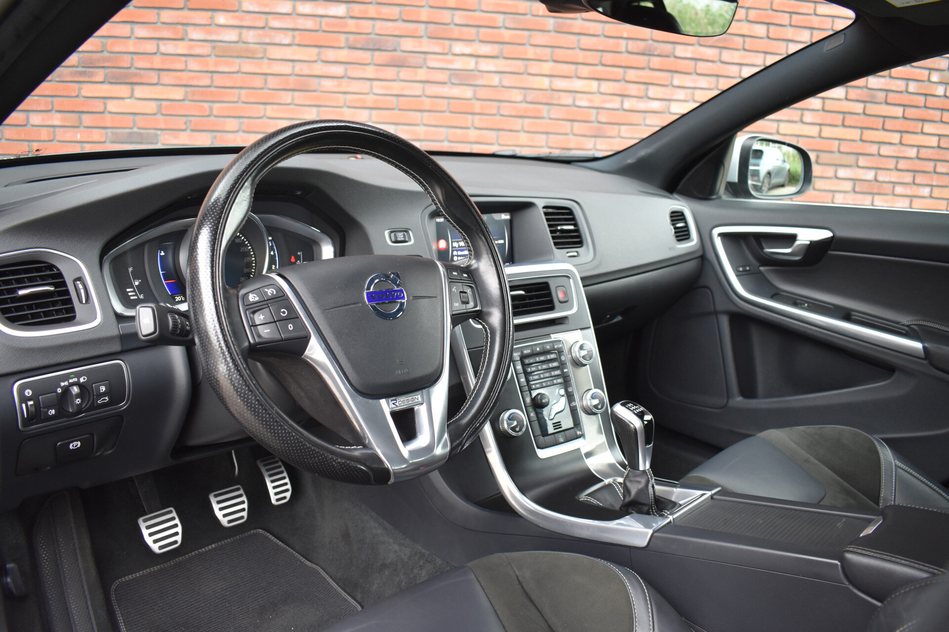 Volvo V60 T3 153PK R-Design Automaat - Afbeelding 5