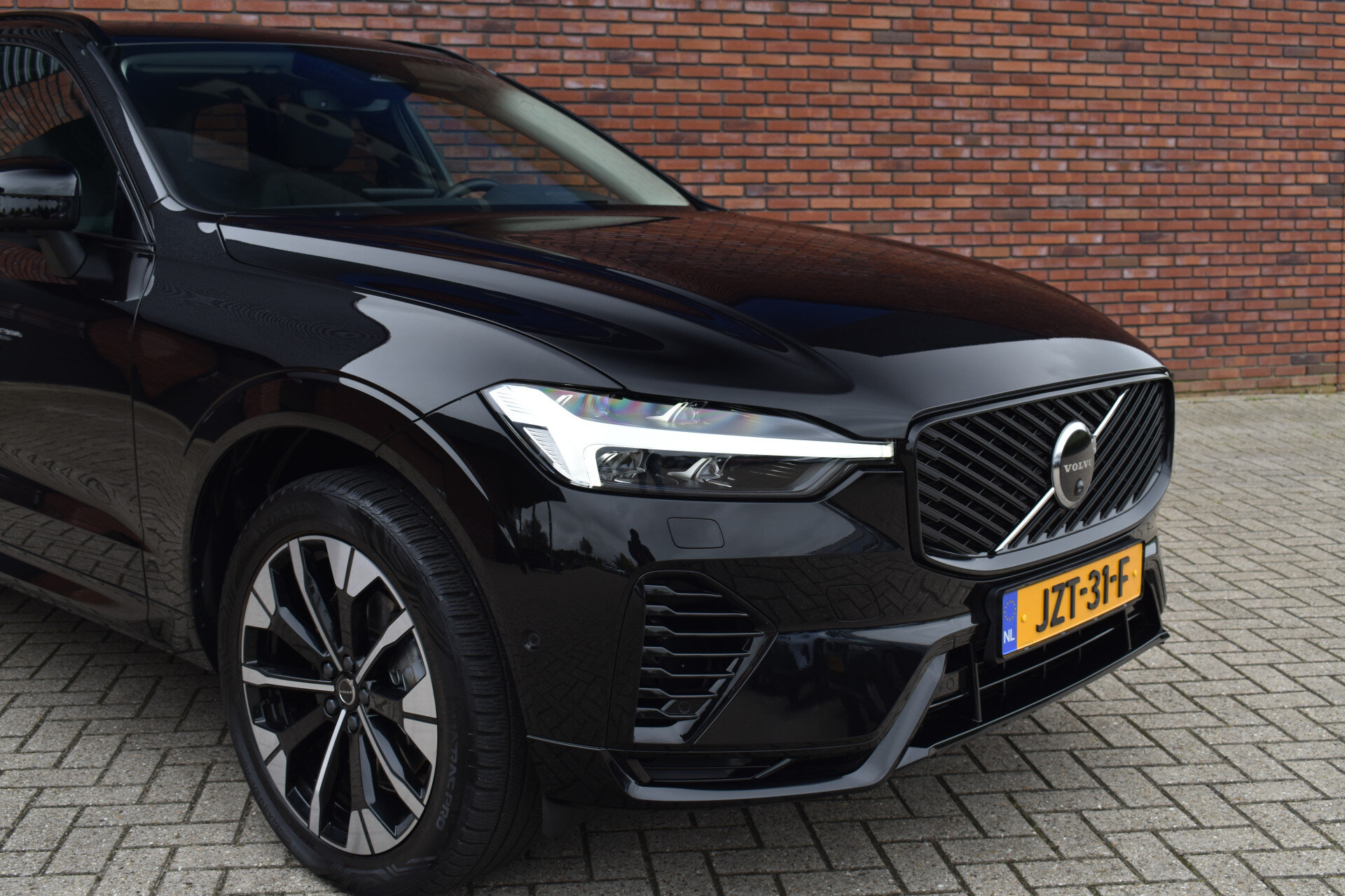 Volvo XC60 T6 350PK Plug-in hybrid AWD Ultra Dark - Afbeelding 2