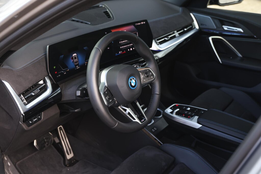 BMW iX1 12