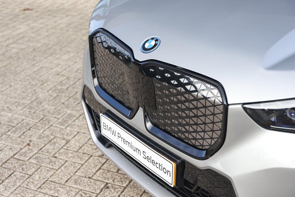 BMW iX1 29