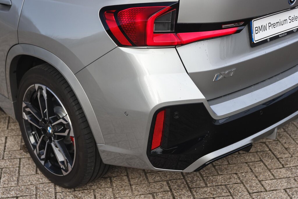 BMW iX1 33