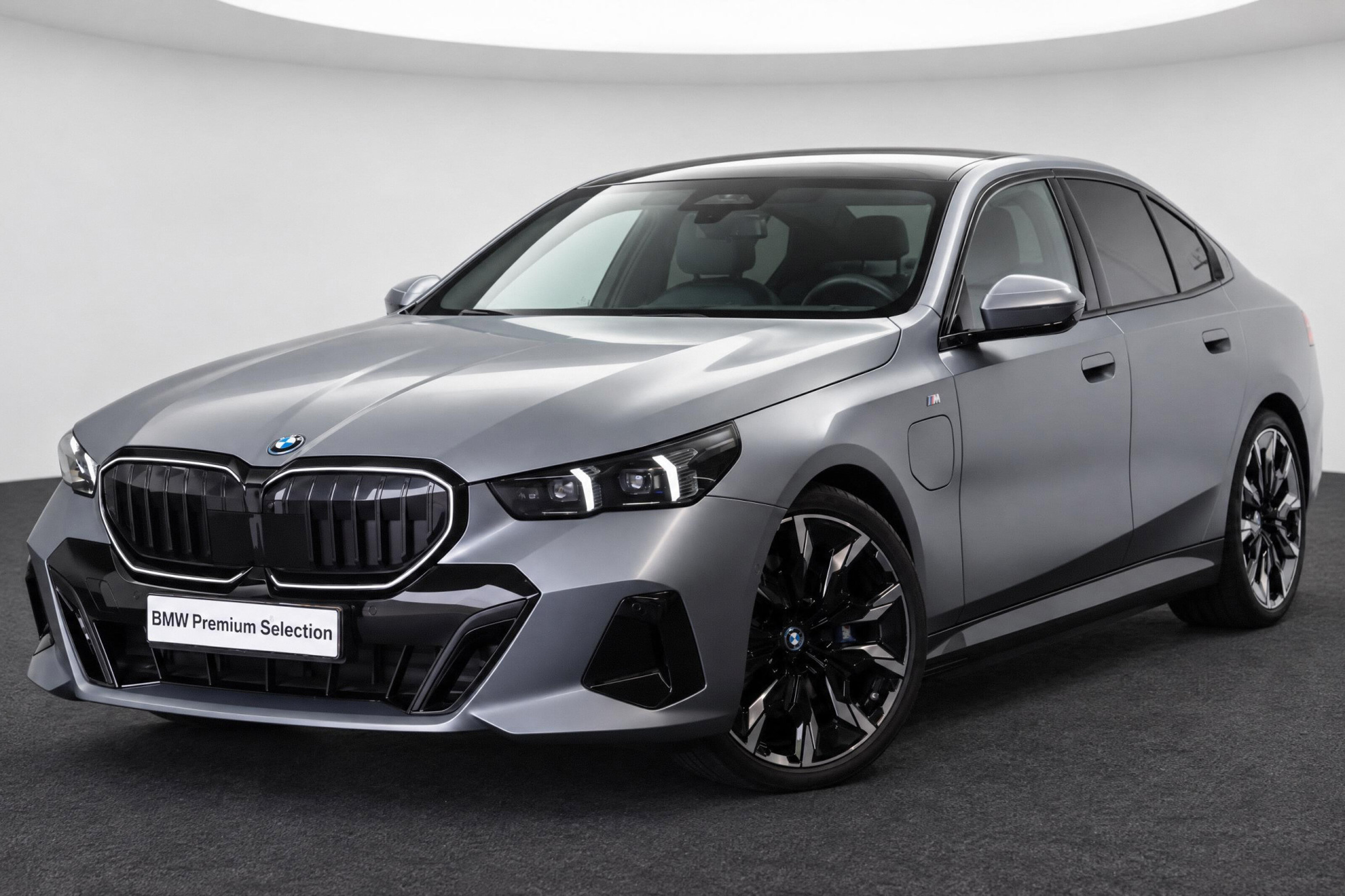 BMW 5 Serie 550e xDrive M Sport Automaat