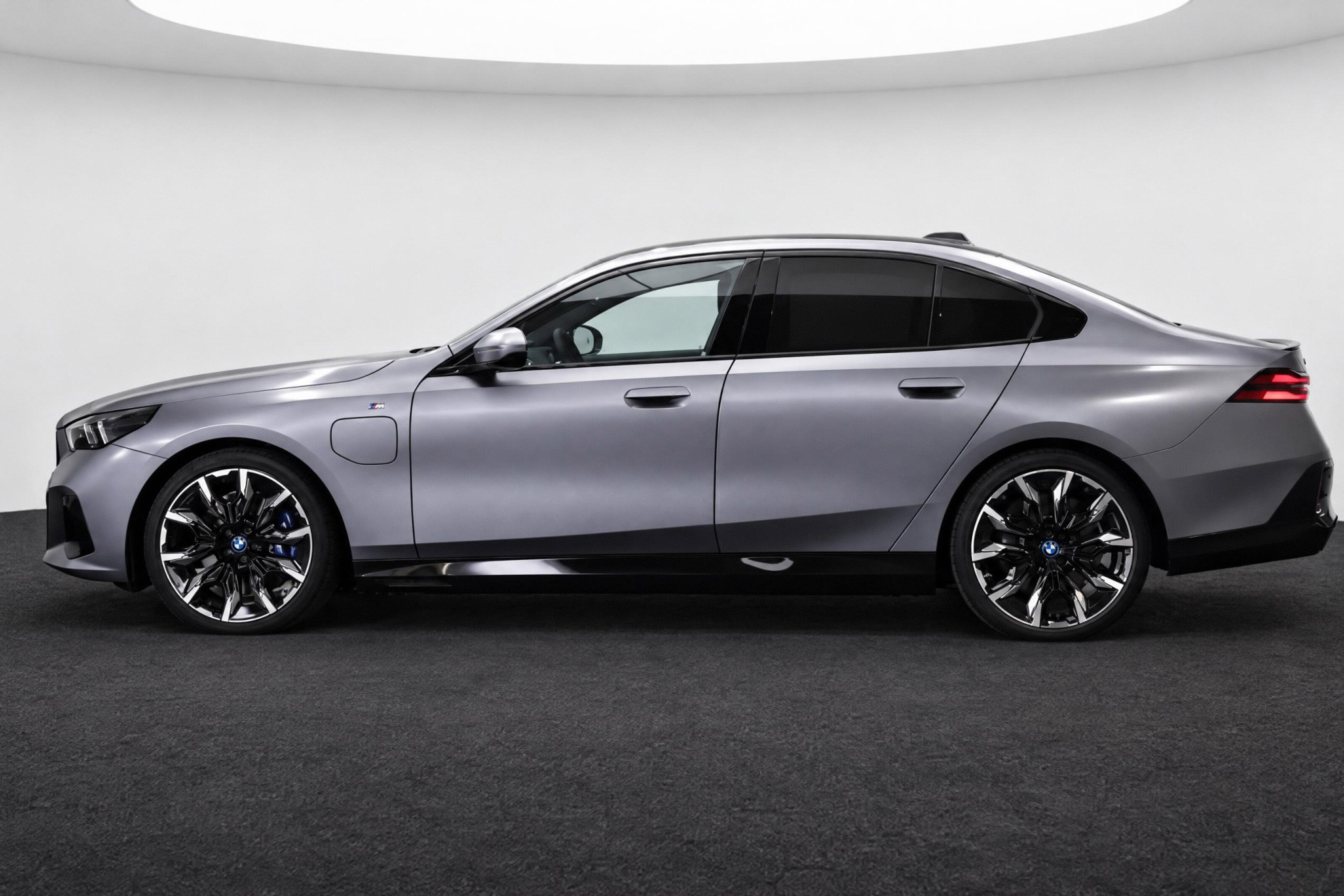 BMW 5 Serie 550e xDrive M Sport Automaat