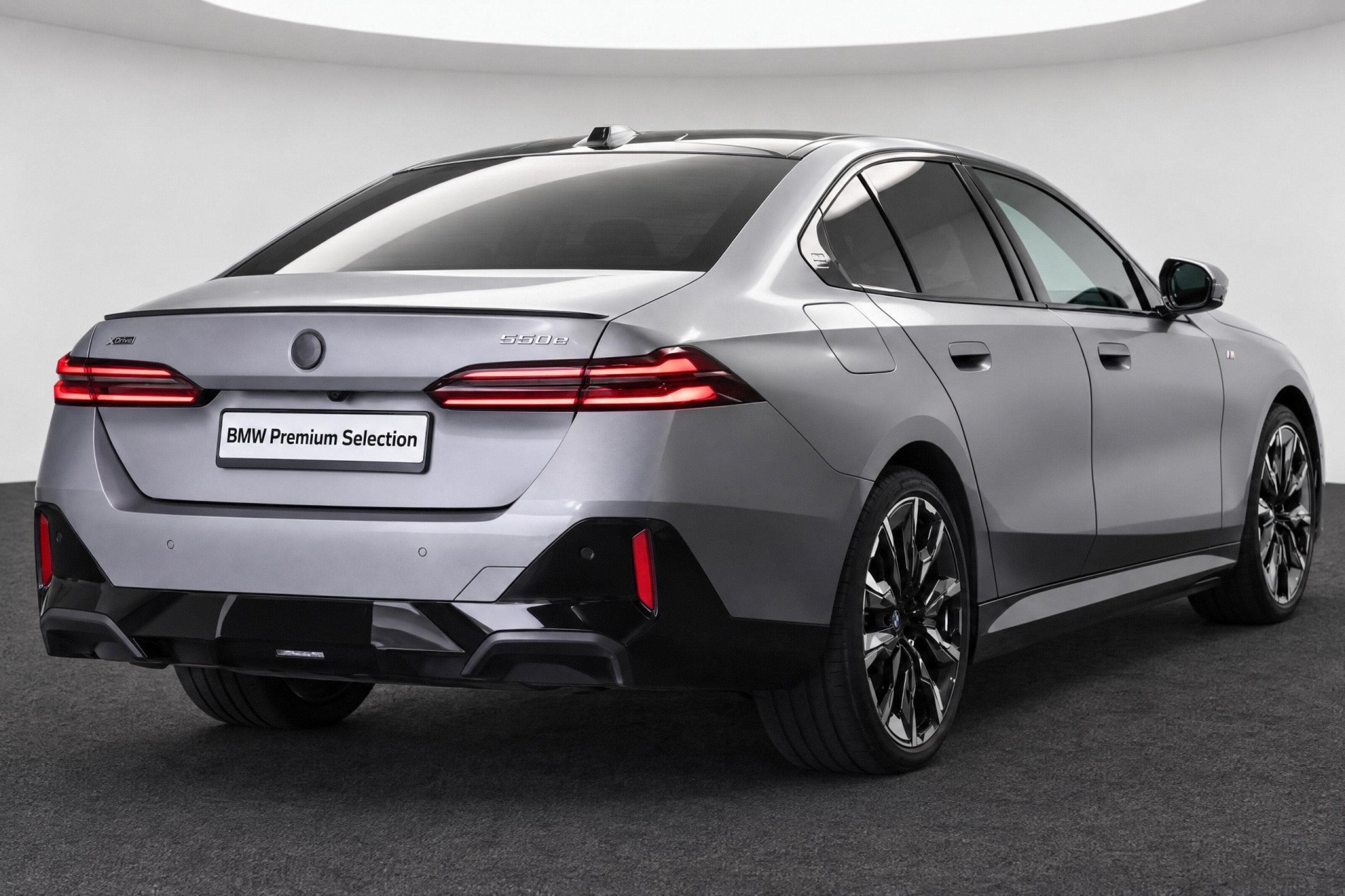 BMW 5 Serie 550e xDrive M Sport Automaat