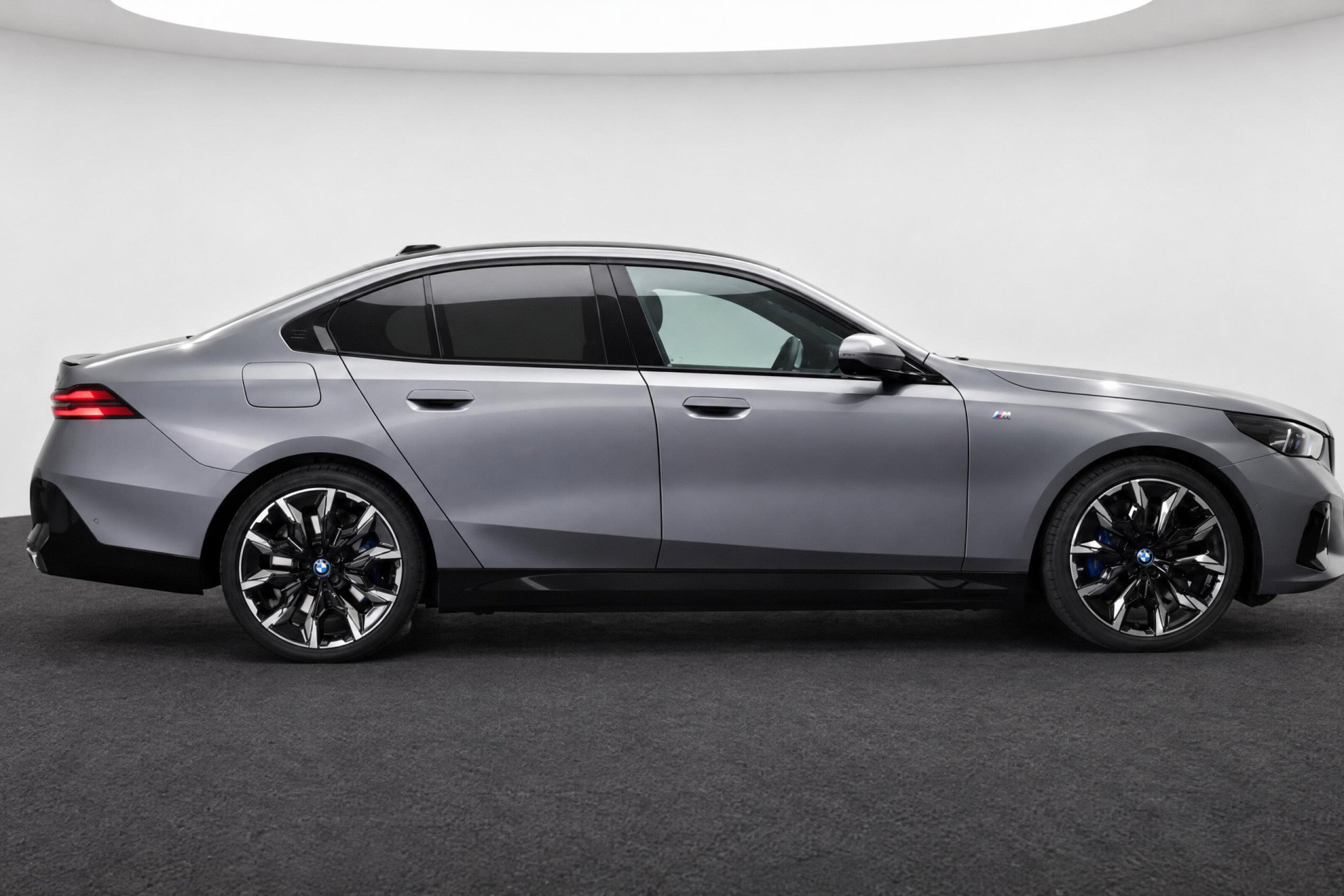 BMW 5 Serie 550e xDrive M Sport Automaat